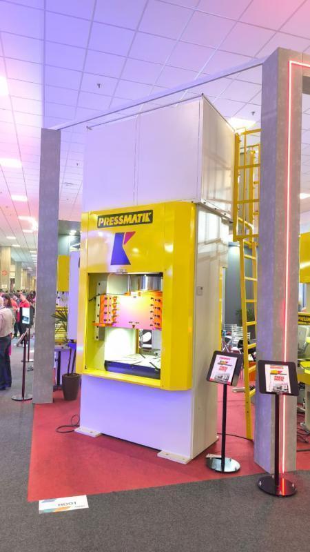 Prensa tipo "H" Prismatica exposta na feira 